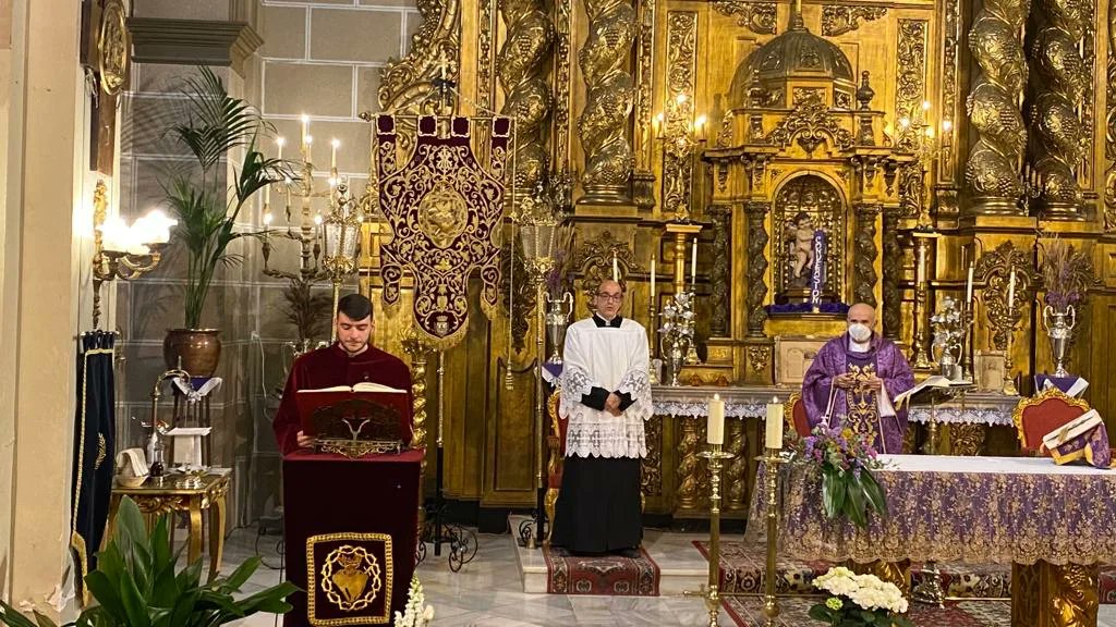 VIERNES DE DOLORES 

Ayer viernes, en el Convento de San Joaquín, a las 19:30, tuvo lugar la Santa Misa en sufragio por las almas de los Cofrades difuntos.