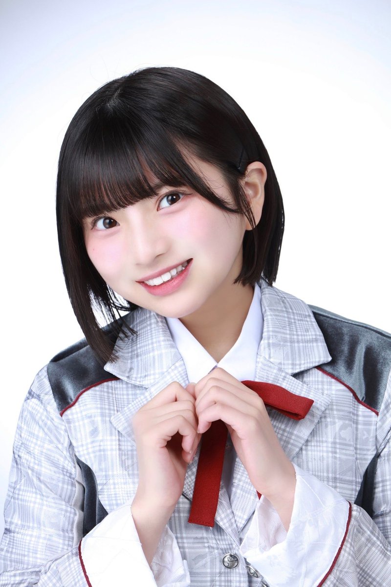 aquamarin__'s tweet image. 5/5 デビューの4人組アイドルグループ #Mooove!のメンバーに決まりました
道産子☃️身長148㎝、青色担当💙
\姫野ひなのです/
諦めきれなかった私の夢アイドル。
ラストチャンスだってわかってる
人の心を1㎜でも動かせるくらい、胸張って"アイドルです"と言えるよう頑張るので見てほしい。待っててね