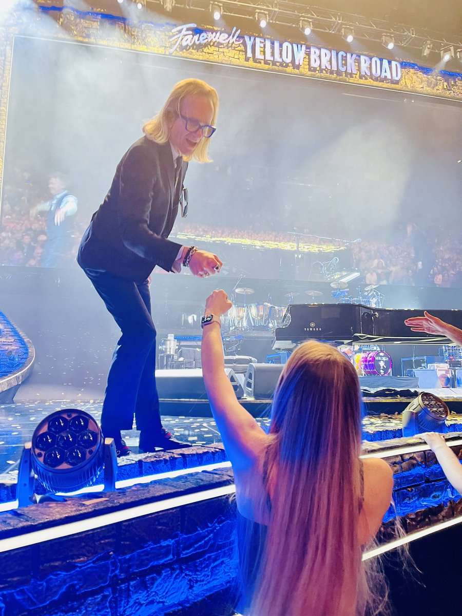 Still trying to process the best farewell concert <a href="/SSEBelfastArena/">The SSE Arena, Belfast</a> last night! My daughter may never recover! Thank you <a href="/eltonofficial/">Elton John</a> and band, for making such a difference. It will never be forgotten. 🙏🏼🎹 #eltonjohn #eltonjohnband #ssearenabelfast #coolfm