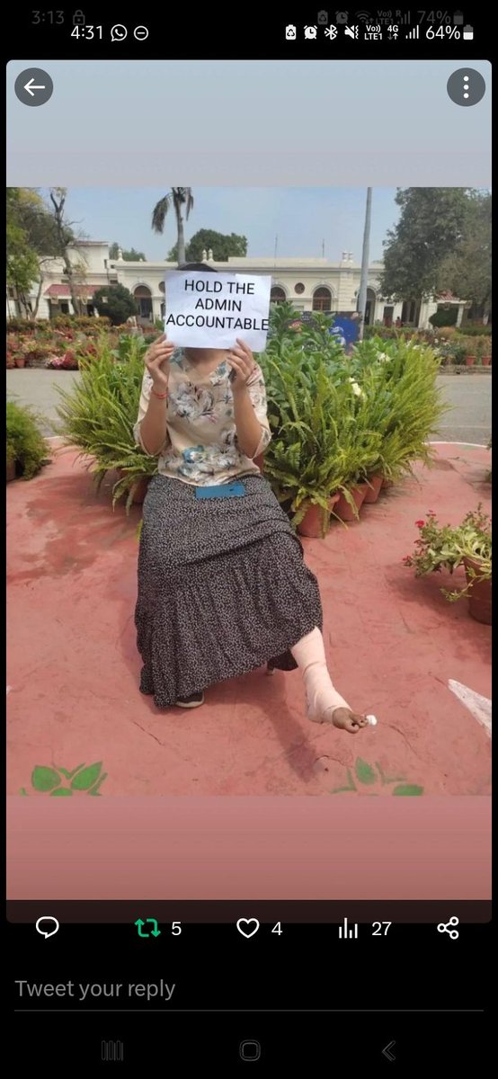 Varsha776192435's tweet photo. #justiceforipstudents #justiceforipcwstudents
#ipcollege 
#universityofdelhi
#IPCW
#IPWhere was the police when men scaled the walls of IP? why is ACP Satender Yadav not addressing this? Why is he only busy crushing our protests? 

#justiceforipstudents https://t.co/fdBHAELuRg