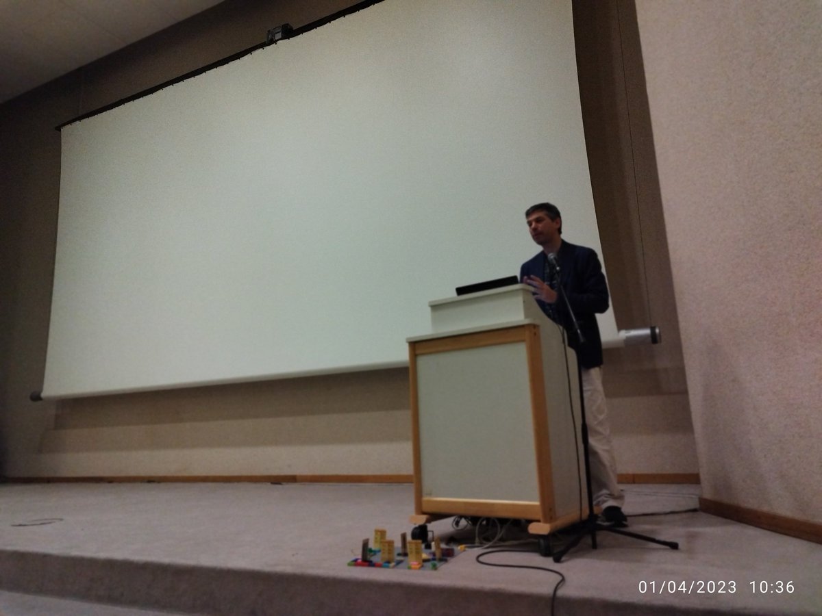 harmonio5's tweet image. Belle réception par le dir qui evoque les ambitions 2030 et invite les établissements à s'associer, lors de l'exposition sur les expéditions égyptiennes #aefe #lfjm #mrba #egypte