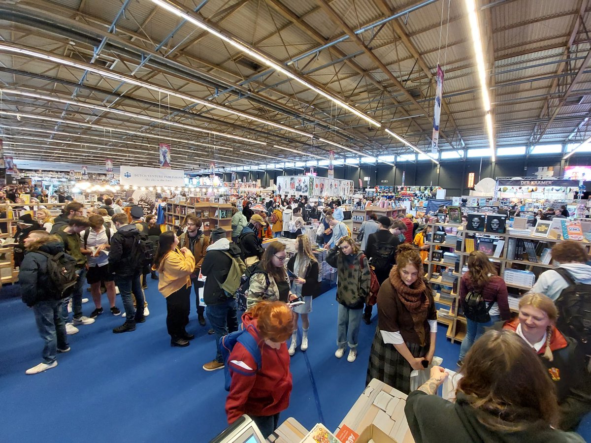 ABCBooksNL's tweet photo. It's nice and busy here at stand F70, and we just witnessed a proposal during the Cosplay Parade on the runway right next to our stage! π₯Ή #ABCatFACTS #ABCintheWild https://t.co/LemnGGsC1a