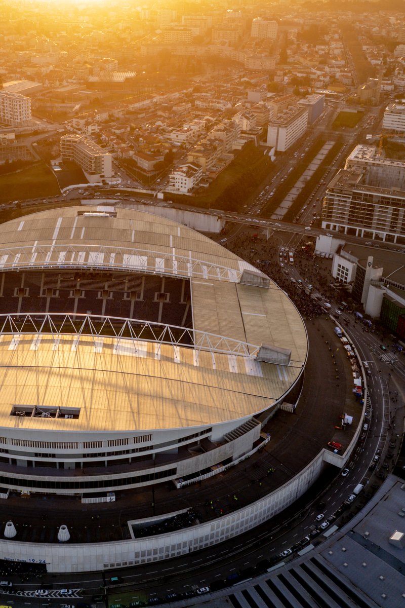 FCPorto's tweet photo. The place to be 🐉💙#FCPPSC https://t.co/rqPzvoXBir