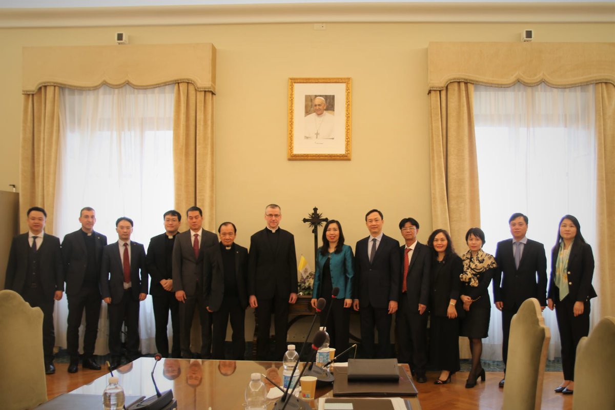 TerzaLoggia's tweet photo. Ieri, la Santa Sede🇻🇦 e il Vietnam🇻🇳 hanno riconosciuto gli sviluppi positivi delle reciproche relazioni raggiungendo essenzialmente un consenso sullo statuto di un Rappresentante Pontificio Residente in Vietnam. https://t.co/73rJsPPjpr