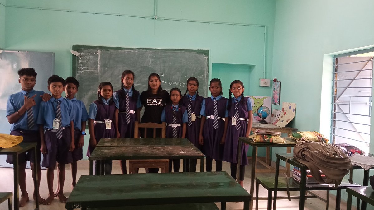 sandhyasahu24's tweet photo. Where the willingness is great 
The difficulties cannot be great 😊
#curious_ students of Umariya Dadar
govt  high school 🎒📚
#nssggv #7 days special unit camp (26 March to 1st April, 2023) @_NSSIndia
@nssggcuCG @NSSRDBhopal @chakrawalalok @nssrdB @askabir_ @ggv_smc @NSSRDBhopal https://t.co/Xqf9GLd8vp
