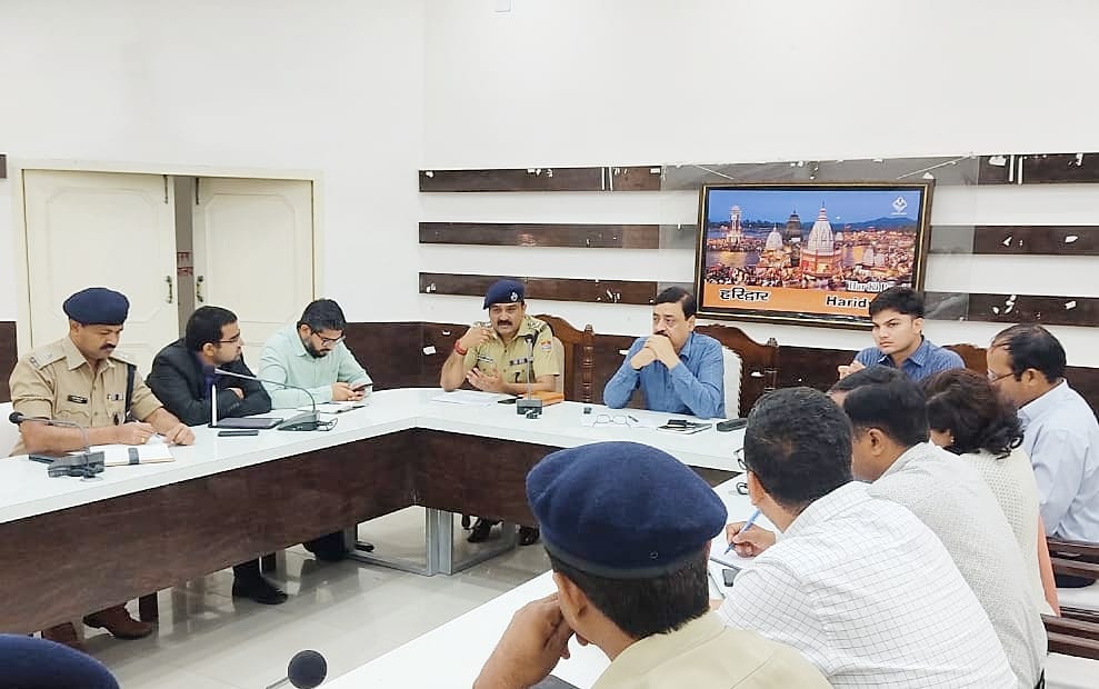 JMRoorkee's tweet photo. A coordination meeting between the administration and the police regarding law and order was held today. The meeting was attended by senior officials from the administration and police, including the District Magistrate, Superintendent of Police, and other key officials. https://t.co/x82xHX7CKd