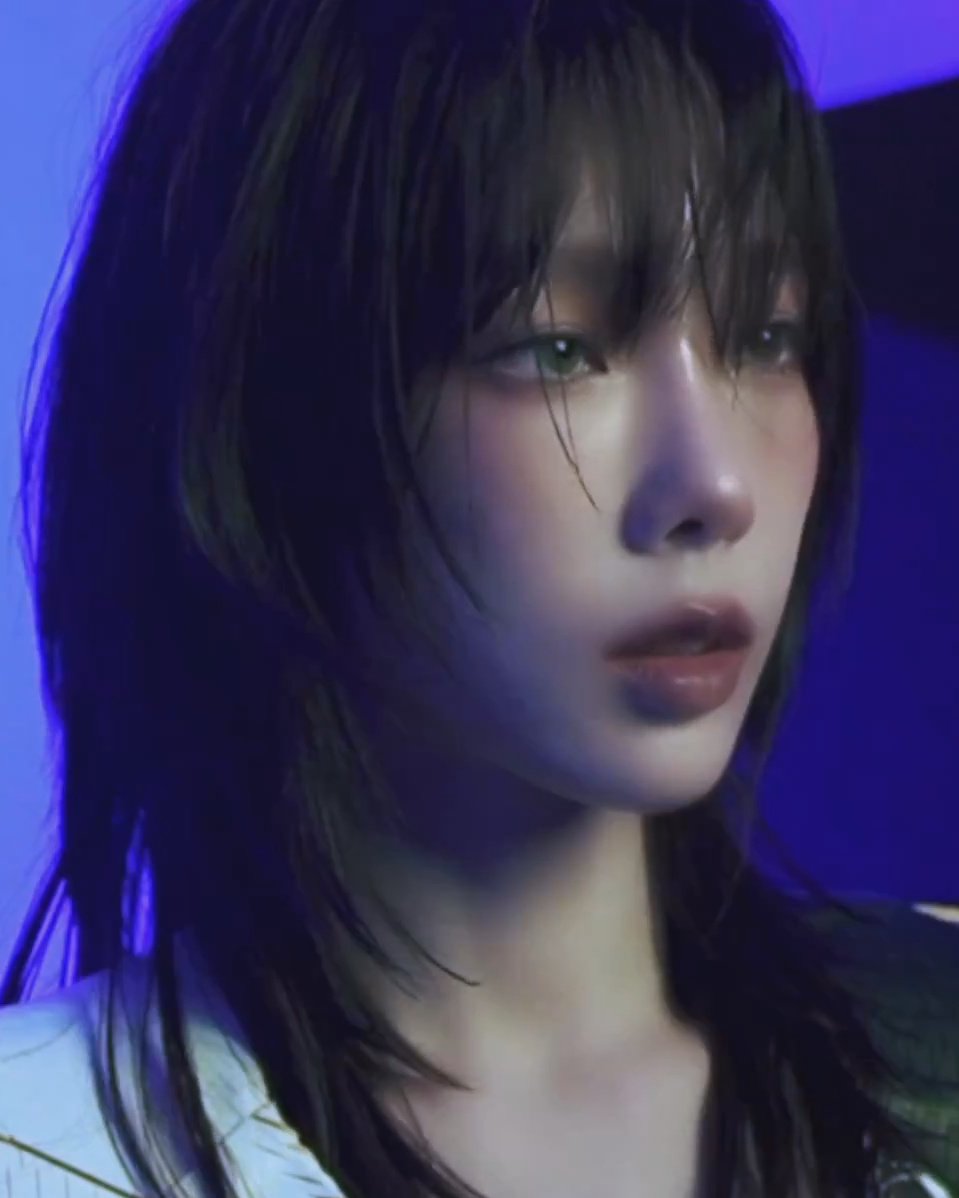 kimtaenos's tweet photo. taeyeon's visual is INSANE https://t.co/OMI9tlv9ix