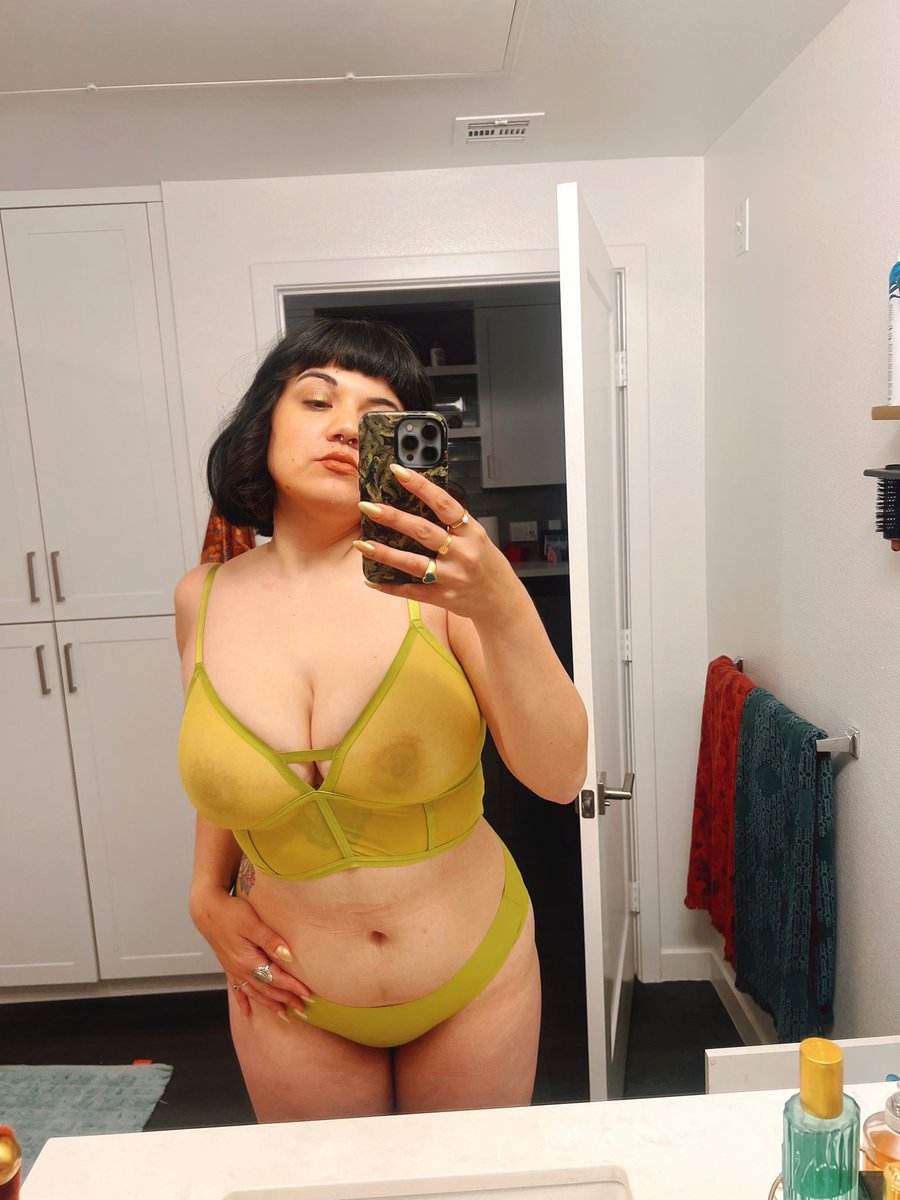 ElleU14's tweet photo. Back 🍑 at it again; subscribe 🥺
https://t.co/LmvT1oyFcz
#onlyfans #onlyfans_girl https://t.co/ksSHg1by3c