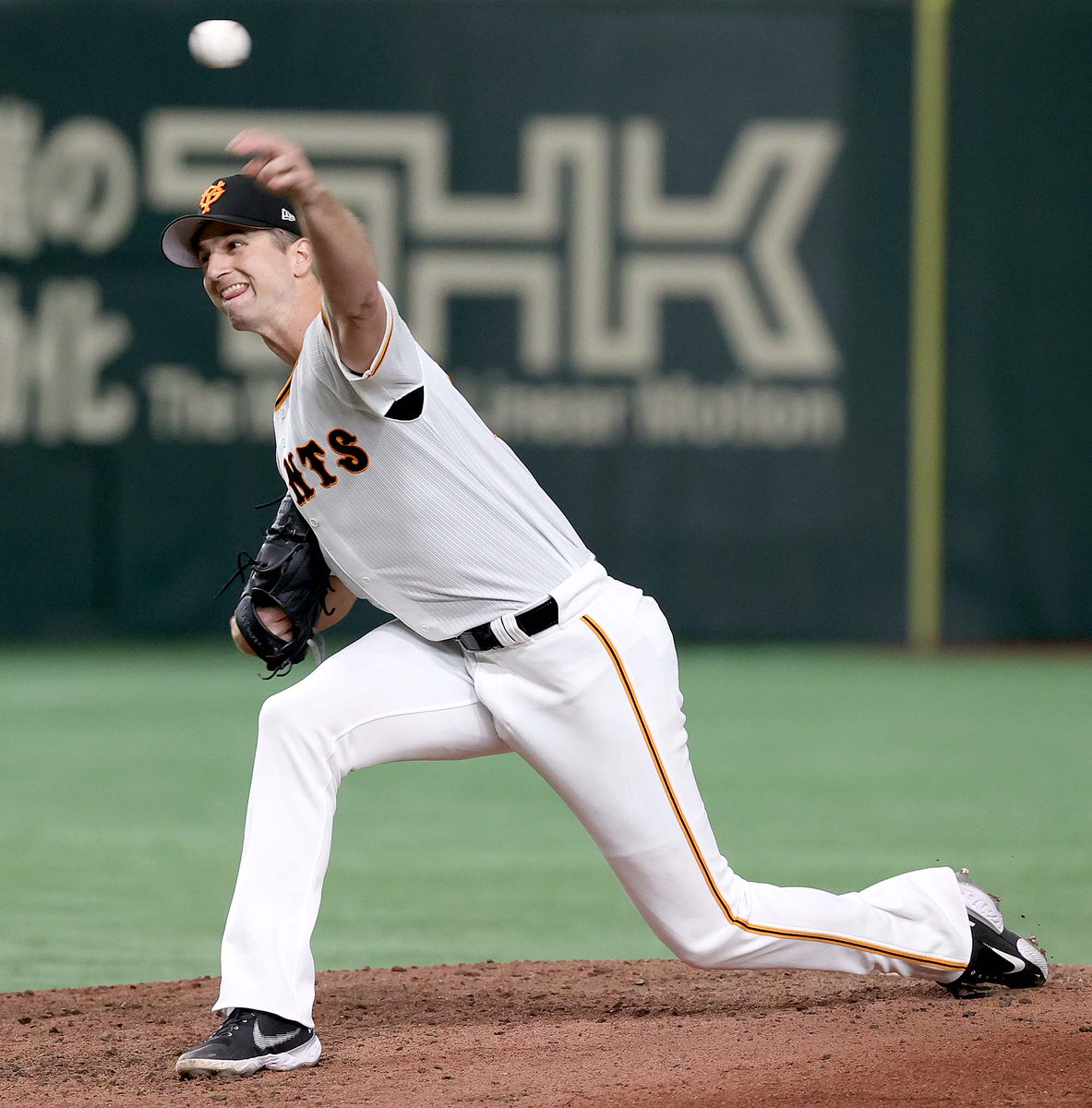 TokyoGiants's tweet photo. #巨人🆚#中日（#東京ドーム） 
【六回】巨 1-0 中 

#グリフィン 投手は、丁寧にコースを突く投球で無失点👏

試合は #GIANTS_TV で生配信📱
▶https://t.co/FofwTRWprD

#奪回 #ジャイアンツ #giants #東京 #tokyo #野球 #プロ野球 https://t.co/y4ga4ynq8C