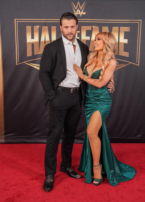 Issa look. #WWEHOF https://t.co/vkPgOxRc9d<a href="/tag/wwehof"class="tags">#WWEHOF</a>