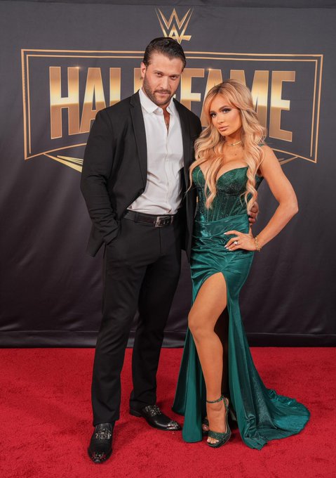 Issa look. #WWEHOF https://t.co/vkPgOxRc9d<a href="/tag/wwehof"class="tags">#WWEHOF</a>