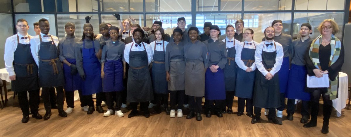 EmmanuelCapus's tweet photo. Heureux d’inaugurer les nouveaux locaux du restaurant apprenant @Agape_Anjou labellisé @produitenanjou. Un bel outil au service de la #pédagogie et qui  répond aux besoins des #entreprises et de nos #jeunes 
#Agapé #ecoledeproduction #UnionpourlEnfance #AgapeAnjou #MinAngers https://t.co/F52bPehBSz