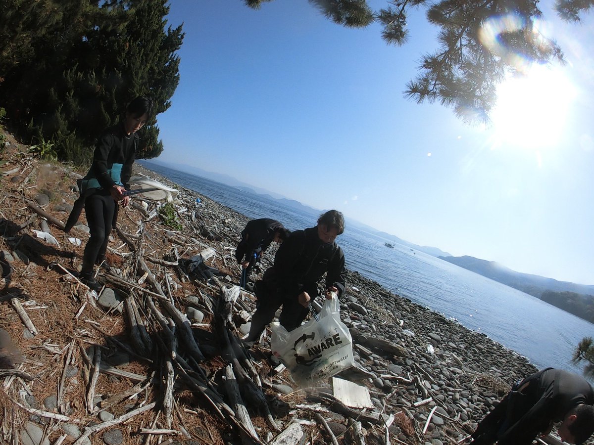 terry5607's tweet photo. Before diving today, we picked up trash, focusing on plastic trash.
The marine environment is protected by everyone.
#1dive1cleanup
#diveagainstdebris 
#padi
今日は潜る前にゴミ拾い。まずはプラスチックゴミをメインに。
海の環境はみんなで守る。
大切なこと。 https://t.co/Z404F1Qs0o