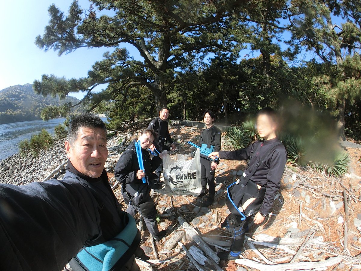terry5607's tweet photo. Before diving today, we picked up trash, focusing on plastic trash.
The marine environment is protected by everyone.
#1dive1cleanup
#diveagainstdebris 
#padi
今日は潜る前にゴミ拾い。まずはプラスチックゴミをメインに。
海の環境はみんなで守る。
大切なこと。 https://t.co/Z404F1Qs0o