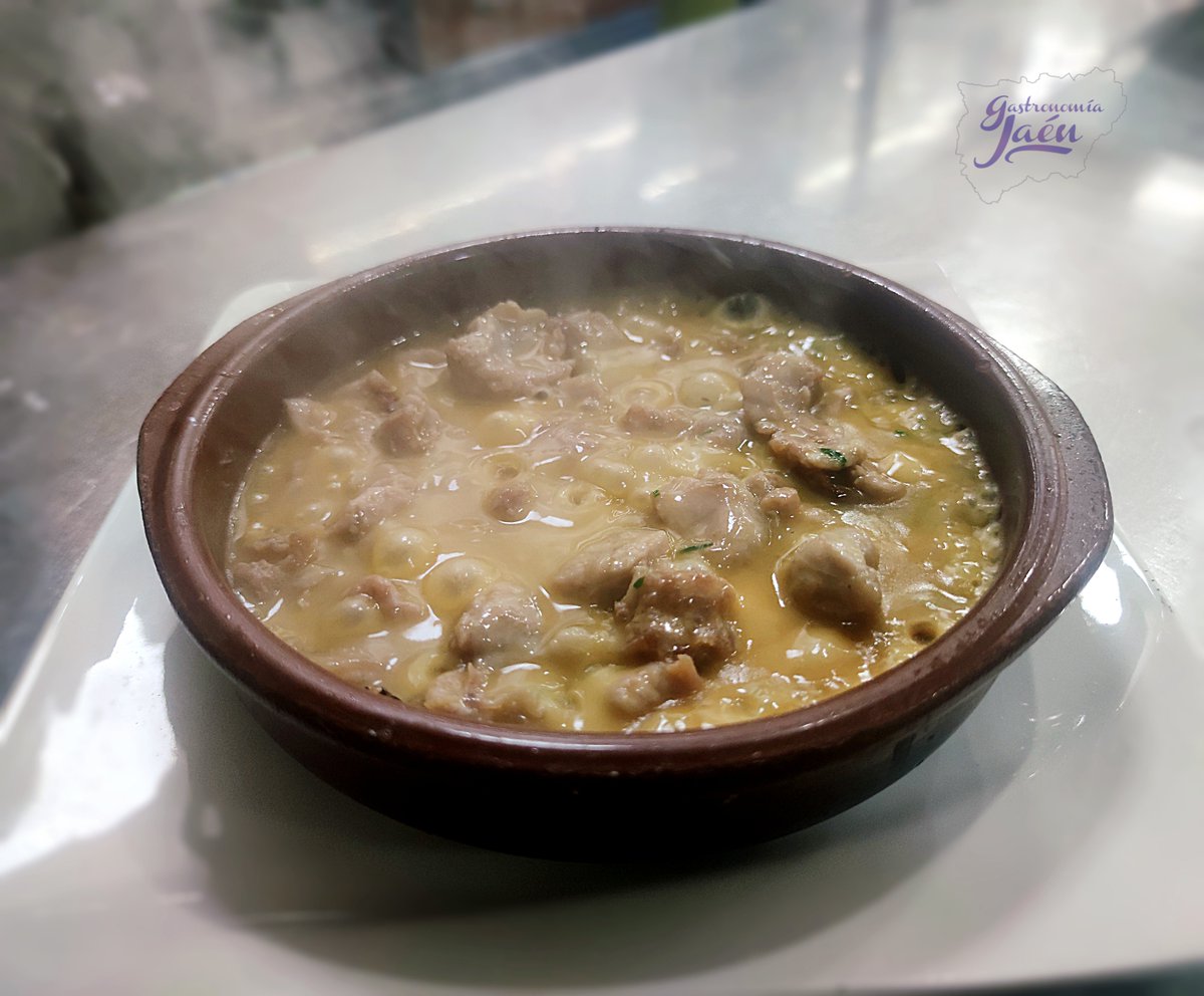 BLANQUILLAS DE CERDO AL PIL PIL
Un plato que gusta mucho, las #blanquillas al pil pil, estas que ves son de cerdo y también las tenemos de cordero. ¿Cuál te gusta más?
📞 953 27 63 16
#jaen #realfood #tradicional #casero #calidad #sabor #restaurante  #vicentejaen #cafebarvicente