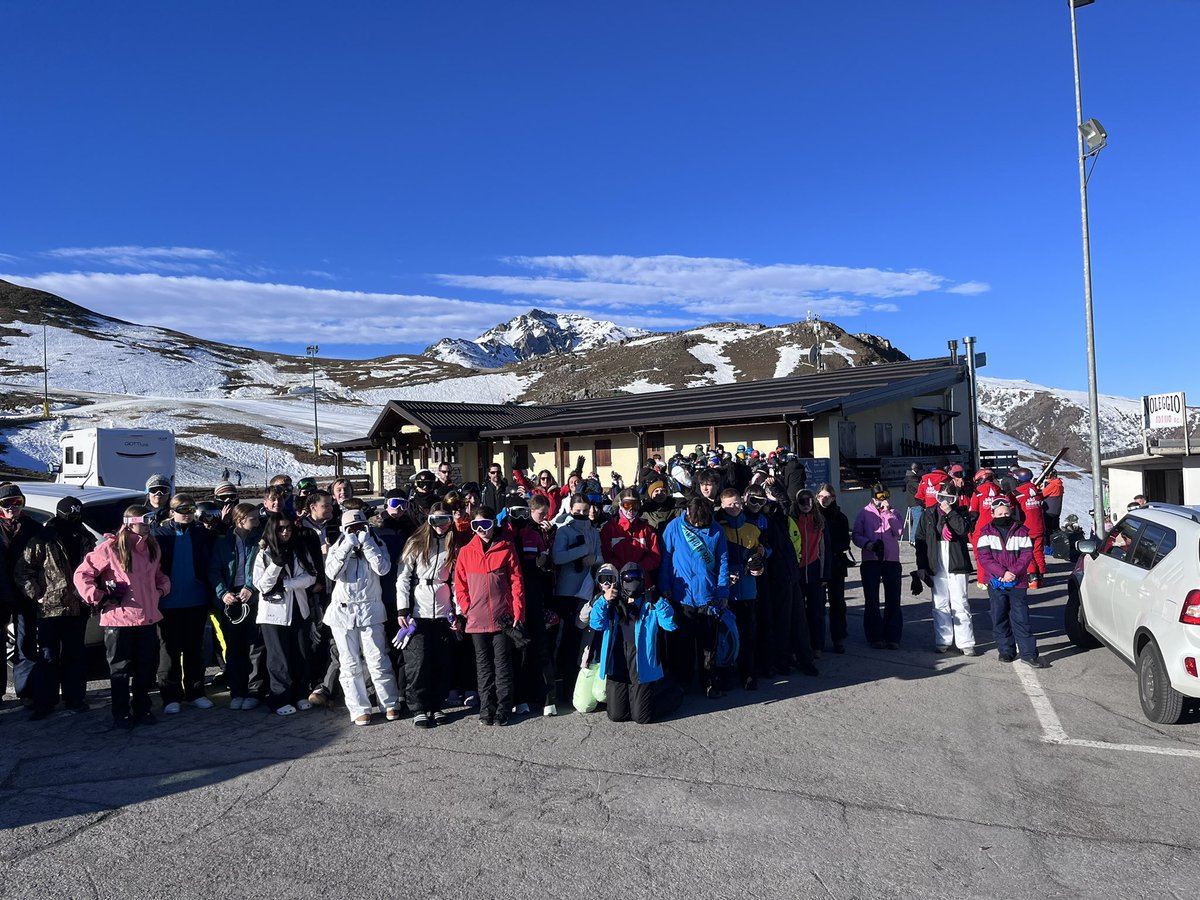 CyresSki's tweet photo. First morning and waiting on the ski fit ππ»πΏ#cyreschat https://t.co/mNGlFL0VmX