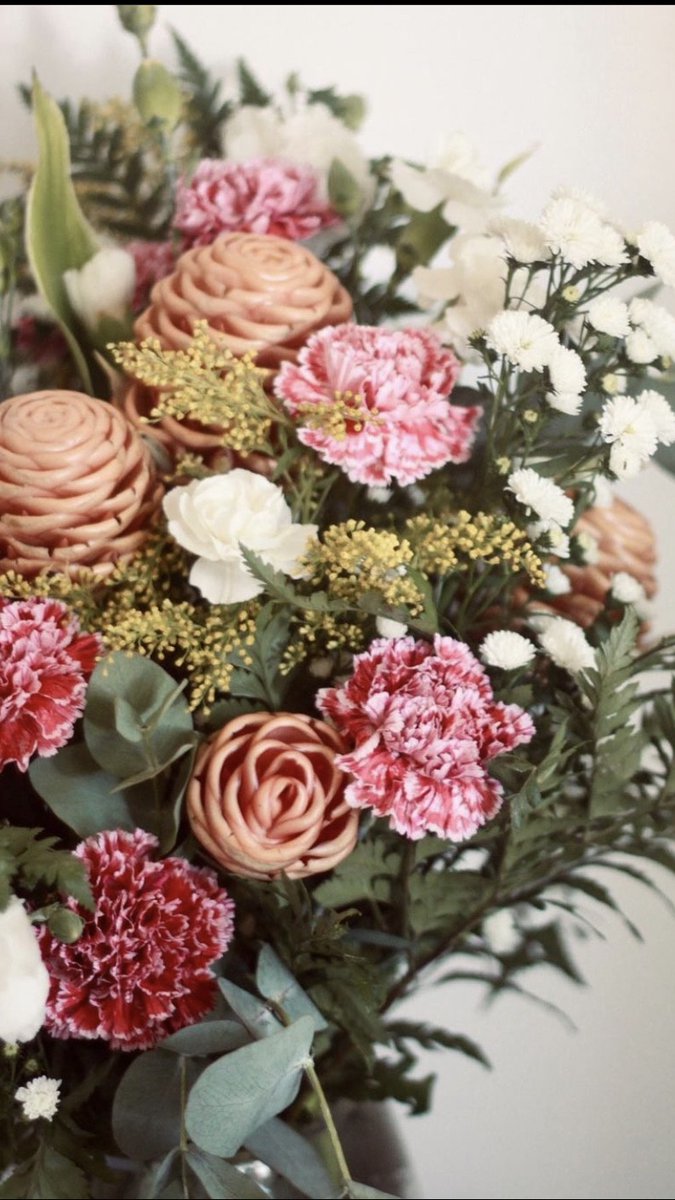 Foyer_mag's tweet photo. 'Arranging Myself' discover how the author Daniela Saravia finds herself through flower arranging #flowerarranging #tck #tci #printmagazine https://t.co/Y3wgoFuIJu https://t.co/6gvQi9OLZa