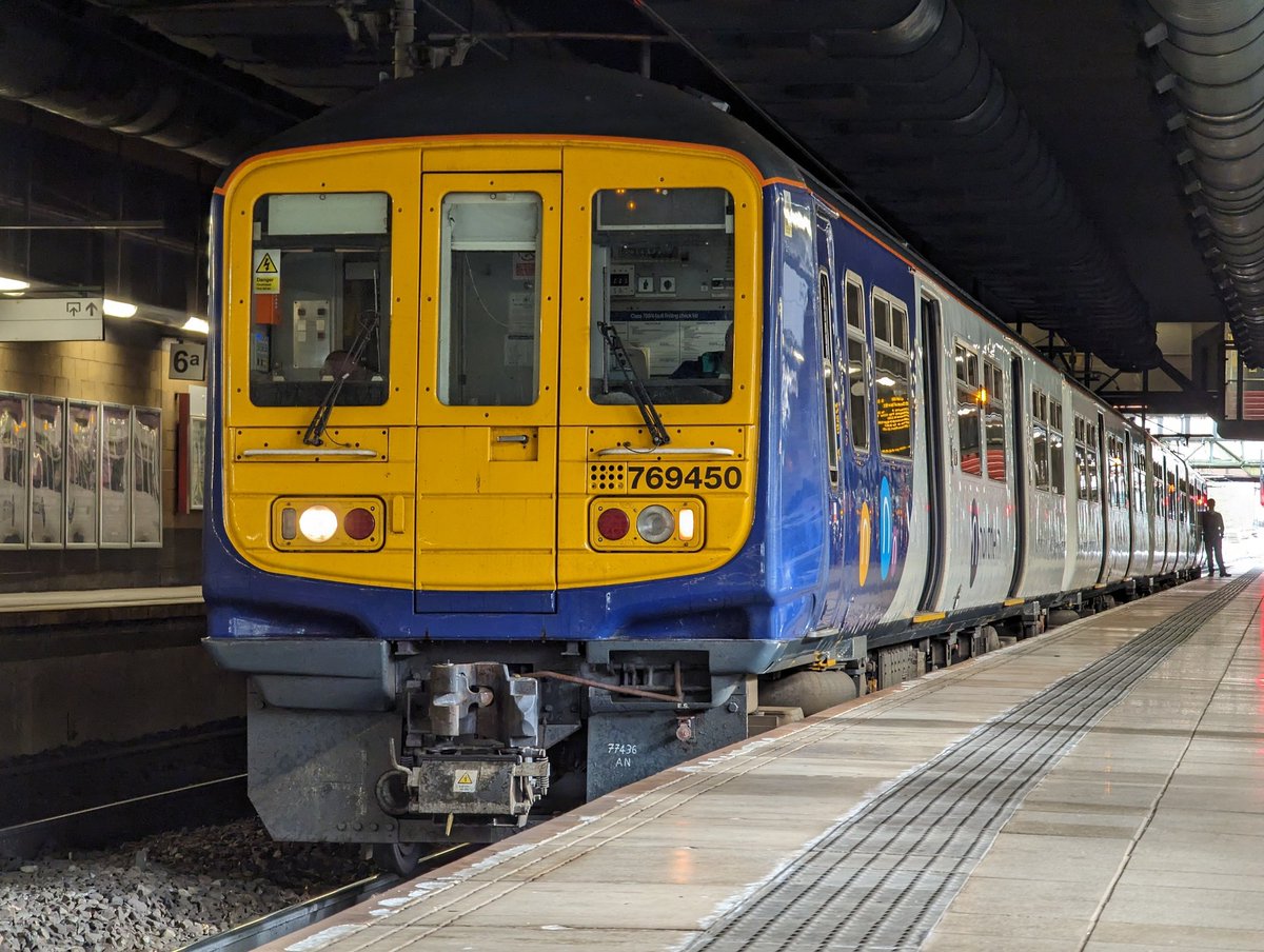 DownOnTheStour's tweet image. Behold the greatest trains on the network today🙏

Anyone who says otherwise are wrong! 

#class319 #class769 #class376 #AprilFoolsDay