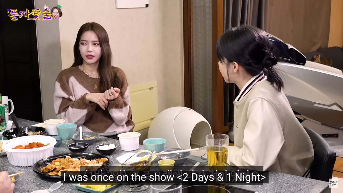 DragonKazoo77's tweet photo. How Yong was inspired to write the lyrics "3๋ ๋๋๋ (three biggest thieves)" in ๋์๋ (Chico Malo)
++
#SOLAR #์๋ผ #ChicoMalo #๋์๋ #MAMAMOOplus_ChicoMalo #MAMAMOOplus #๋ง๋ง๋ฌดํ๋ฌ์ค https://t.co/6moVQduxvw