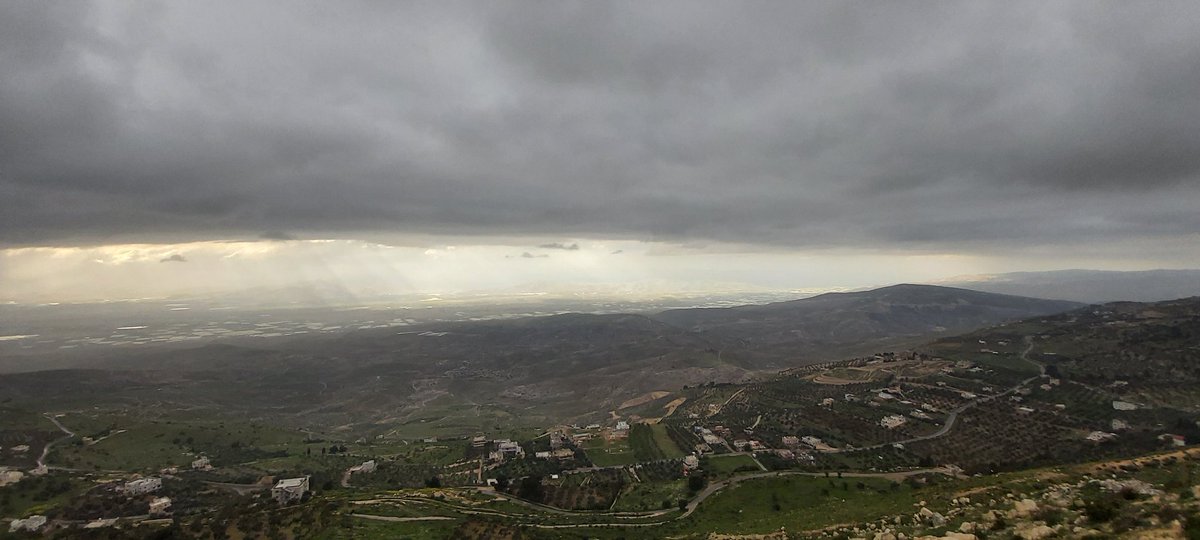 mahazubi's tweet photo. Good morning, Bonjour, صباح الخيرات 
Sunny☀️ #Jordan_valley view from cloudy☁️ #Alsaltcity mountains https://t.co/CE35O0MkRG