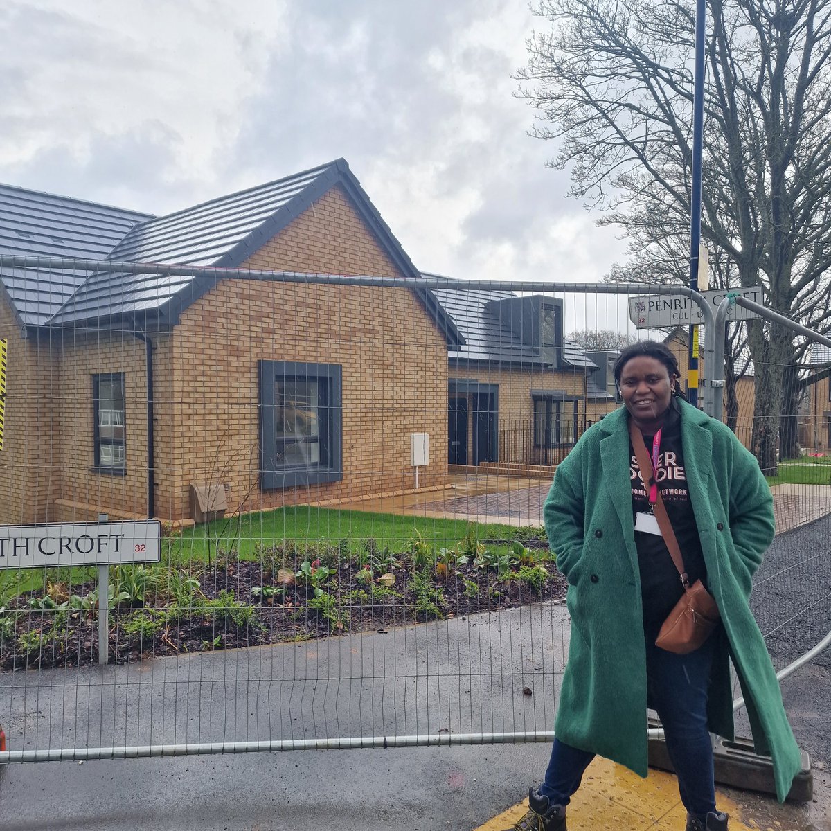 Ms_SThompson's tweet photo. Final scheme visited was in Bartley Green, Edgbaston. This scheme included large family housing, bungalows and dorma bungalows. This is a mixture of #BMHT and private sales. We have been working with Lovell's on this and the Erdington scheme. https://t.co/jPzcMH20eX