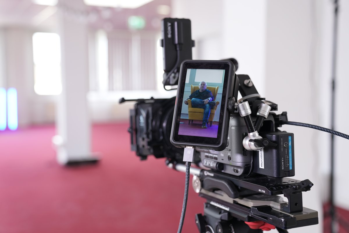 NEW! ROTA-Z 90° Optical Converter 
for 9:16 Shooting with conventional 16:9 cameras!
Keep the camera in horizontal position while the picture is rotated before the light hits the sensor. Rotate the footage back into upright position in postproduction. hubs.ly/Q01JNzdR0