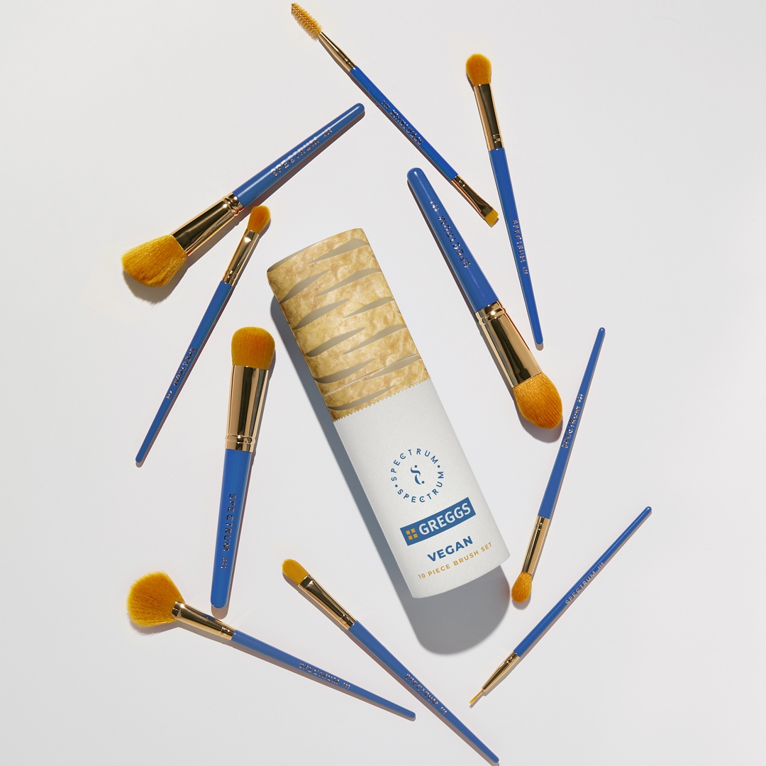Spectrumbrushes's tweet photo. INTRODUCING the BRAND NEW Spectrum x Greggs Vegan Brush Set π₯§ Launching very, very soon...keep your eyes peeled for more delicious details π€©
π 10 Piece Brush Set
π Tube Packaging
π Β£54.99
#SpectrumCollections #SpectrumBrushes #GreggsxSpectrum https://t.co/IF9YrEubug