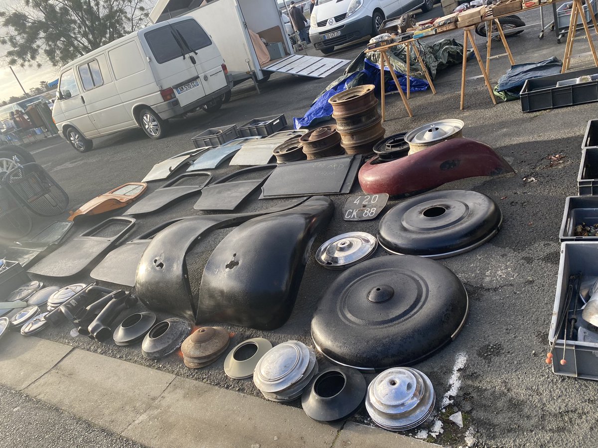 Ouverture de Le Mans Auto Moto Rétro pour 2 jours (1-2 avril) centre des expositions #lemans la bourse est en place pièces détachées miniatures vélos…il ne vous reste plus qu’à parcourir les allées