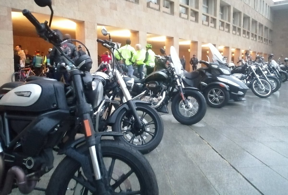 RadioRioja's tweet photo. 🚴‍♂️ @adriva7 y su reto 'Cuatro amigos y un destino' pone rumbo a Santiago de Compostela

🔬Un gesto solidario en apoyo a @ContraCancerRIO en la lucha contra esta enfermedad

🎧 #AUDIO 👇
https://t.co/IgE5PXkylR https://t.co/CaSLgxEzJI