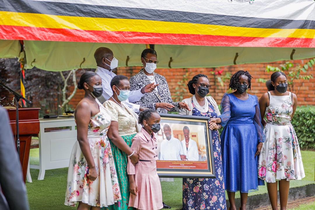 IreneMugisha's tweet image. Profoundly honored and grateful for the humbling gesture of The President of Uganda H.E. @KagutaMuseveni and The First Lady and Minister of Education & Sports Hon. @JanetMuseveni to officiate at the launch of my maiden book - #TheCEOinYou THANK YOU