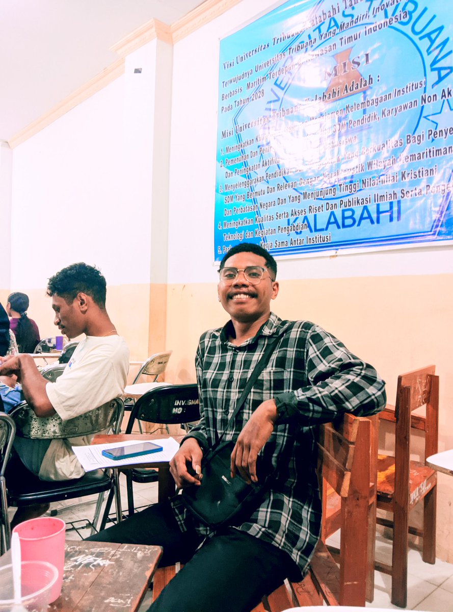 blegur_eka2449's tweet photo. Visi mu akan menjadi jelas ketika kamu melihat ke dalam hatimu sendiri. Barangsiapa melihat keluar, Ia bermimpi, Barangsiapa melihat ke dalam hati,Ia akan sadar https://t.co/fjYEnvON1C