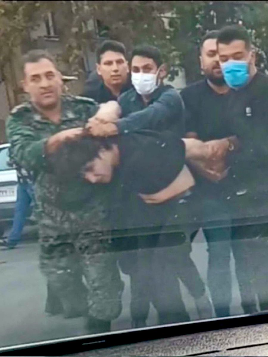 🏮

اگر تو هم با دیدن مظلومیتش در بین کفتاران لجنی، خونت به‌جوش اومد،

بزن #نه_به_جمهوری‌_اسلامی #no_to_islamic_republic