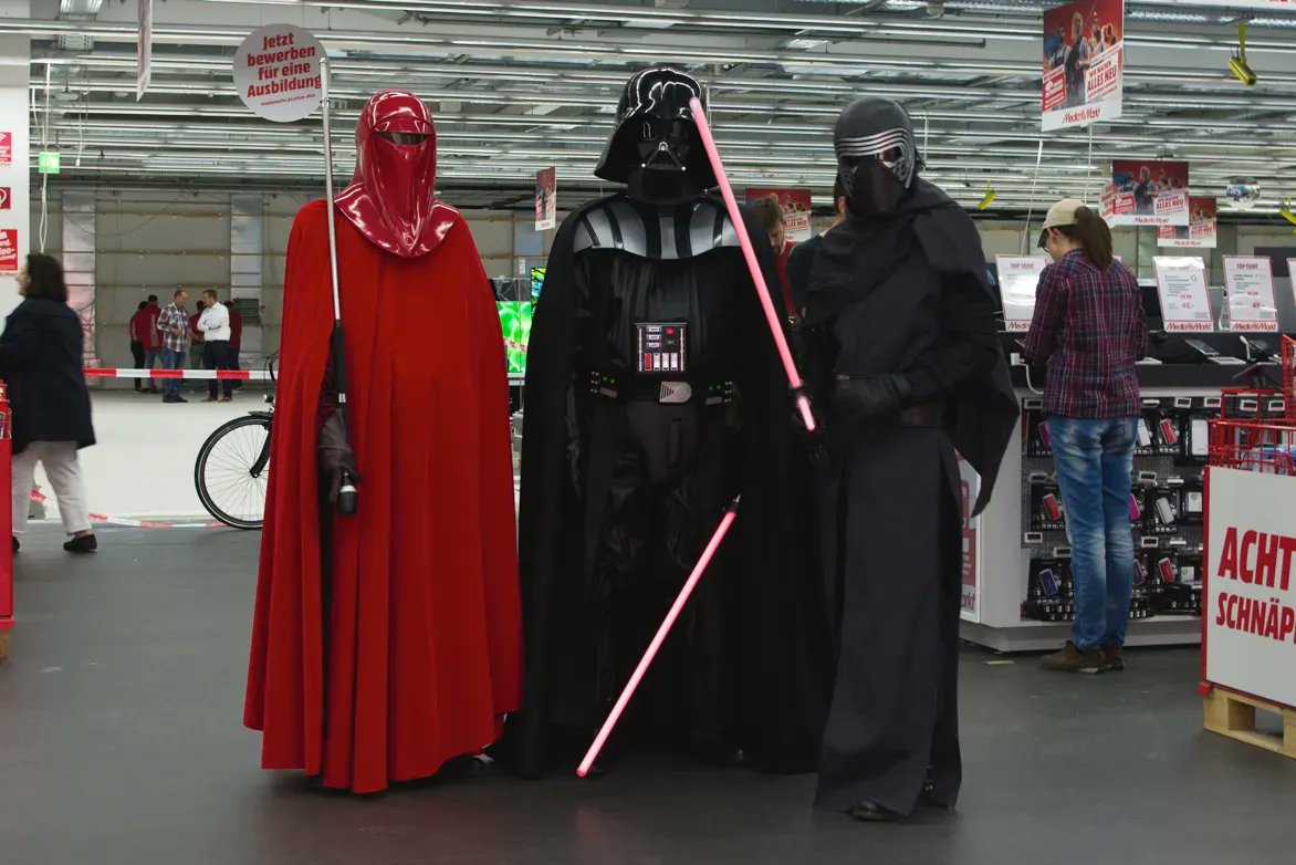 Der Star Wars Stammtisch Aachen ist heute bei der Neueröffnung des MediaMarkt Düren im StadtCenter Düren ab 13.00h dabei. Kommt vorbei und holt euch eure Fotos mit Darth Vader und Co. Ein Muss für alle Star Wars Fans! #StarWarsFever #MediaMarktDüren #StadtCenterDüren