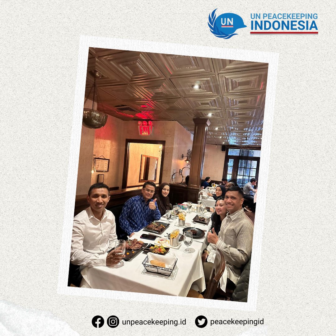 peacekeepingid's tweet photo. Senior Liaison Officer Polri pada PTRI New York Kombes Pol Eka Syarif Nugraha Hussein bersama dengan Penasehat Militer Brigadir Jenderal TNI Iwan Bambang Setiawan dan Asisten Penasehat Militer Letnan Kolonel Paulus Pandjaitan beserta keluarga melaksanakan acara buka puasa bersama https://t.co/vA8AHrKgjw