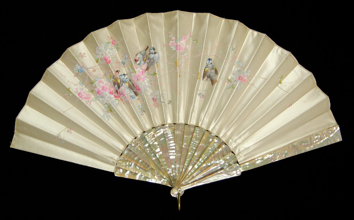 met_costume's tweet photo. Fan, 1880β89 #themet #costumecollection https://t.co/LW2qfdcubZ https://t.co/hj4KUSvpKY
