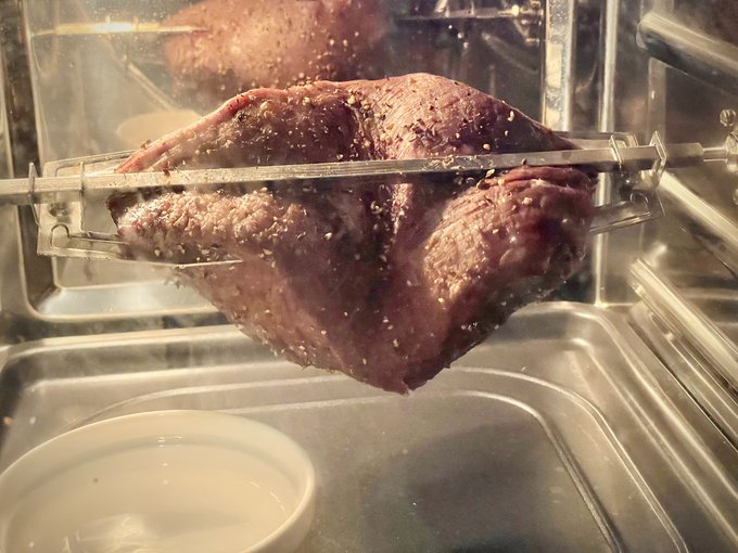 すげえ
回ってるから肉汁落ちてこない… 