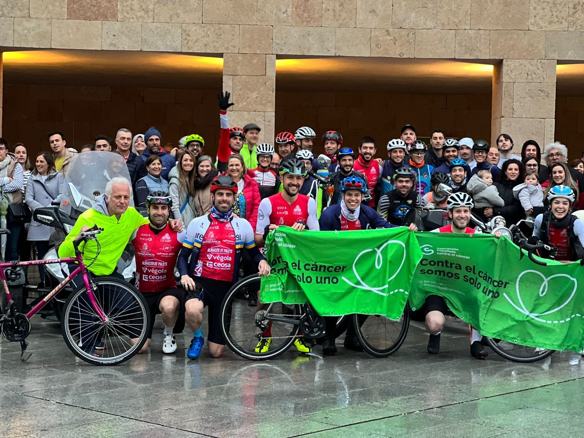 AytoLogrono's tweet photo. 🚲|Desde la Plaza del Ayuntamiento ha partido esta mañana el reto “Tres amigos y un destino”: hacer el Camino de Santiago en 3 días y recaudar 20.000€ para la @ContraCancerRIO.
El alcalde de #Logroño, Pablo Hermoso, les ha acompañado en la salida.
Una actividad de #30DiasEnBici https://t.co/NKQ4kbsPfn