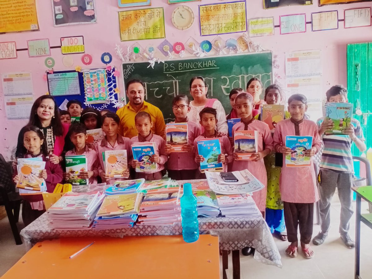 BsaHapur's tweet photo. जनपद हापुड़ में सत्र के प्रथम दिवस को बच्चो का स्वागत किया गया एवम् पाठ्य पुस्तकों का वितरण भी किया गया।
#स्कूल चलो अभियान @thisissanjubjp @basicshiksha_up https://t.co/YgyKZGBWNe