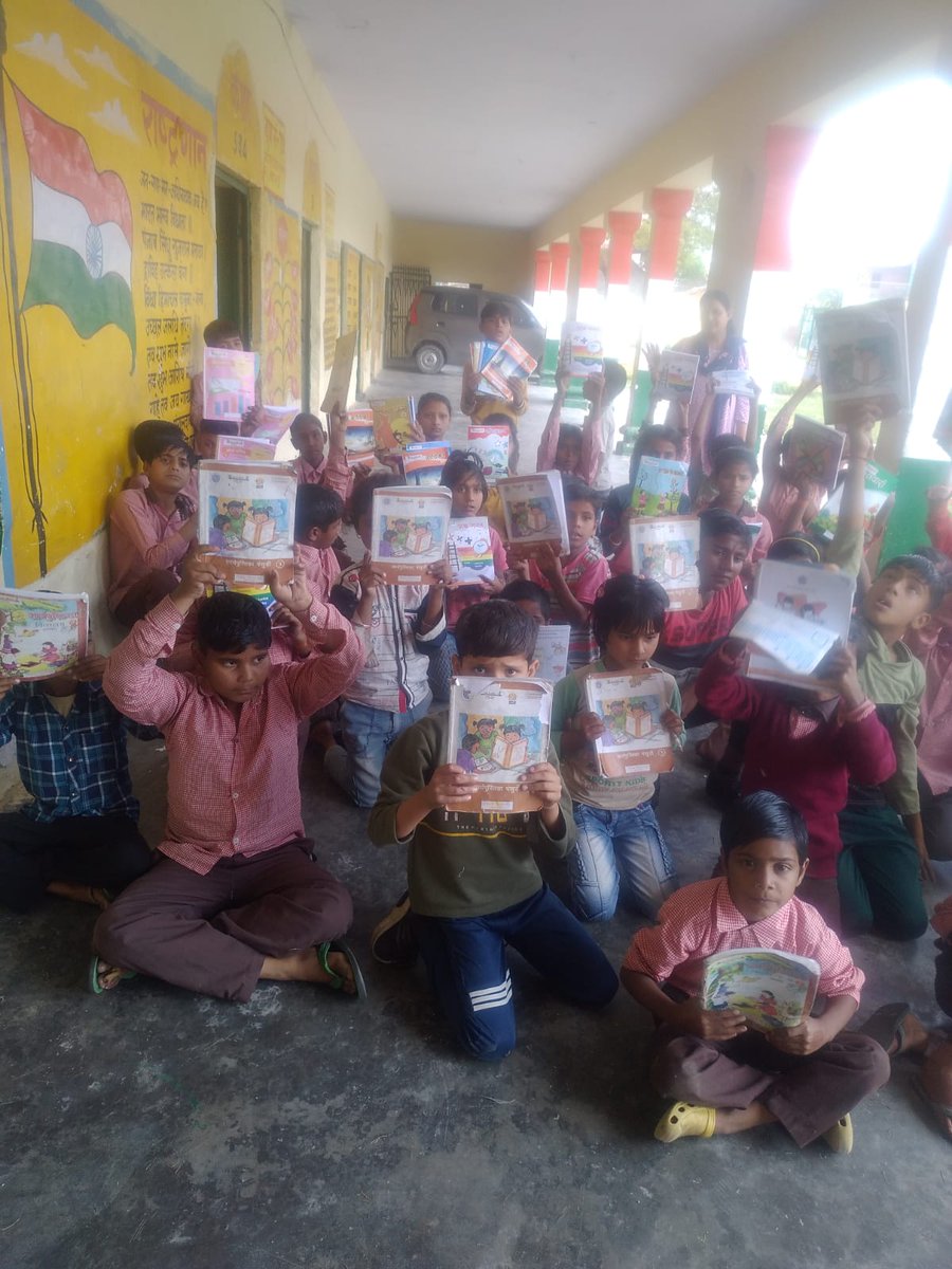 जनपद हापुड़ में सत्र के प्रथम दिवस को बच्चो का स्वागत किया गया एवम् पाठ्य पुस्तकों का वितरण भी किया गया।
#स्कूल चलो अभियान <a href="/thisissanjubjp/">Sandeep Singh</a> <a href="/basicshiksha_up/">Department Of Basic Education Uttar Pradesh</a>
