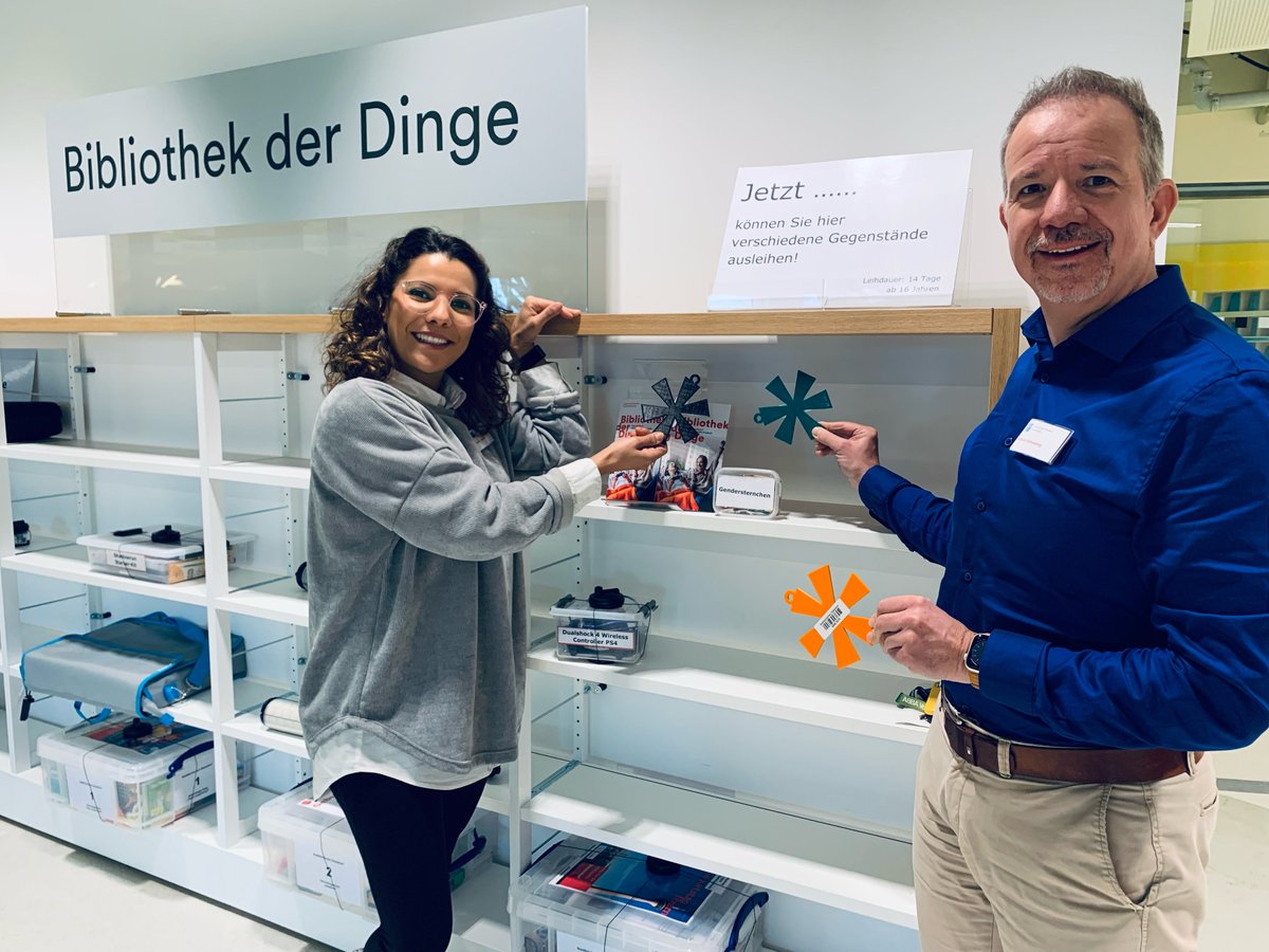 Wir haben ein neues Angebot in der "Bibliothek der Dinge": Ab dem 1. April könnt ihr ganz unkompliziert #Gendersternchen ausleihen.*** Alle reden von Gendersternchen,bei uns könnt ihr sie jetzt ausleihen. Ganz einfach zum Kennenlernen &amp; Ausprobieren. Vielseitig, divers anwendbar.