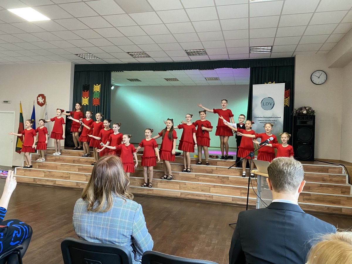 Litauischer Deutschlehrerverband feiert heute in #Jonava 🇱🇹 30. Jubiläum. Herzlichen Glückwunsch! Wir bauen neue 🇩🇪🇱🇹🇵🇱Schulpartnerschaften auf. #DAG #Lübeck <a href="/dpjw_pnwm/">DPJW</a>
