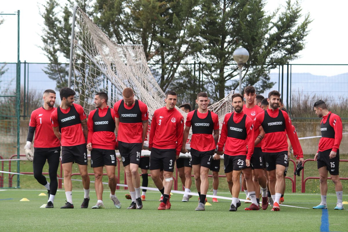 SDLogrones's tweet photo. Es sábado y se nota. 😄

Mañana ➡️ #DerbiRiojano 🆚 @cdcalahorra.

¡Vamos! 💪

#PonteAlMando https://t.co/WGK3M0d5OR