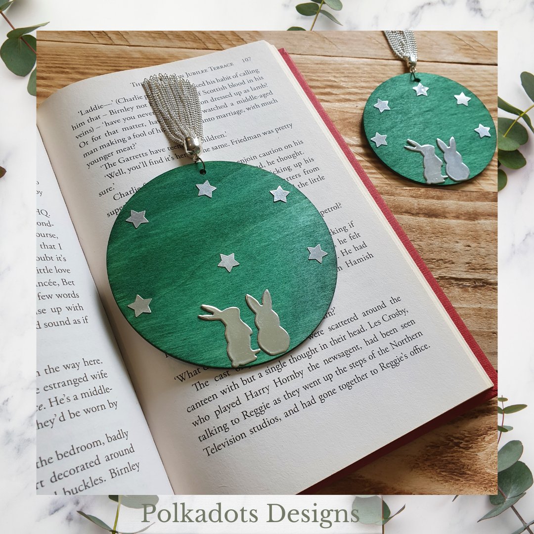 Polka_design's tweet photo. Green wooden bookmark featuring a handmade metal bunny design 📖🐰 Perfect for keeping your place &amp; adding a unique flair to your favourite books! #handmadebookmark #bunnydesign #booklover #greenwood #readingaccessories #bookworm #handmade #bunnylover #bookmark #readingroutine https://t.co/sZevSfv0fQ