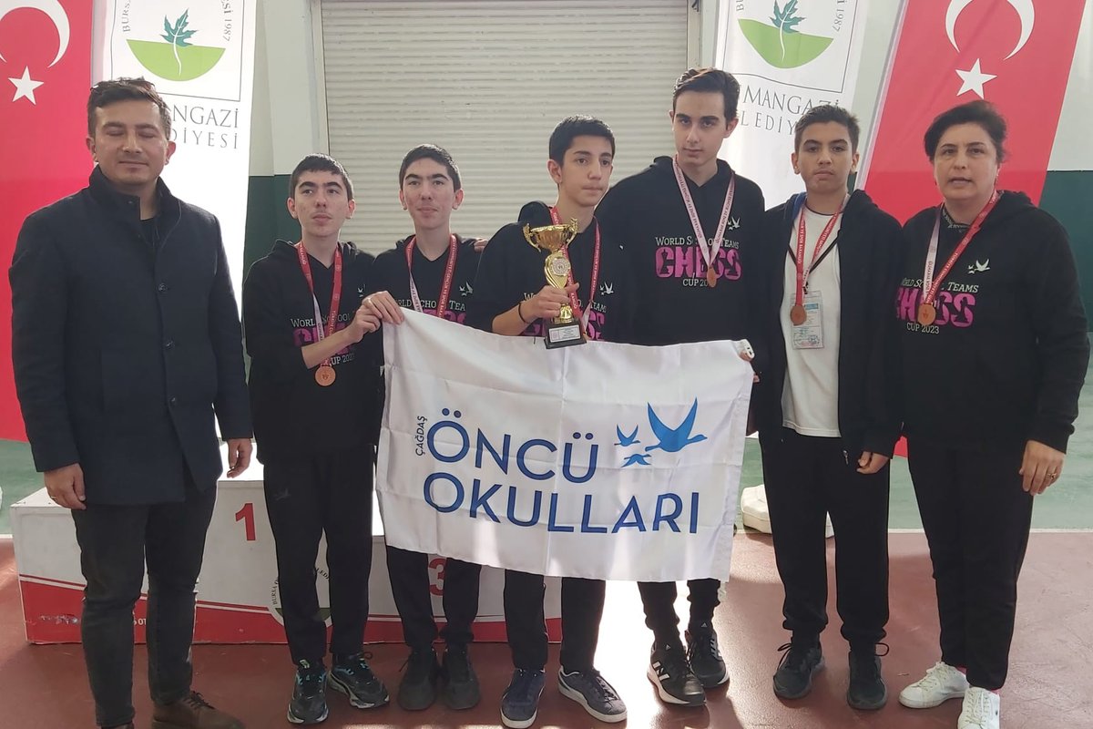 13-14-15 Mart'ta Ertuğrul Sağlam Spor Tesisleri Bursa Okullar Arası Gençler Satranç Yarışması'nı 9. sınıf Fen Lisesi öğrencilerimiz 3. tamamlayıp bölge finallerine katılma hakkı elde etti. Öğrencilerimizi kutlar başarılarının devamını dileriz.