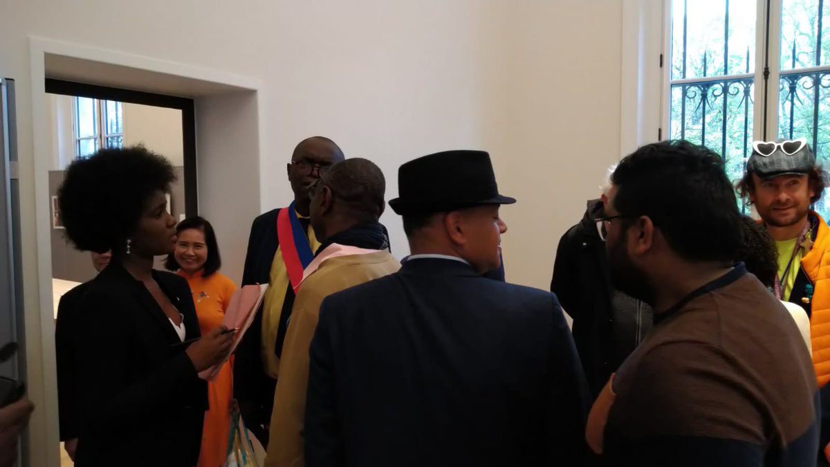 hamidou_samak's tweet photo. La #francophonie à l’honneur avec une belle affluence au Vernissage de l’exposition « les visages de la francophonie « ⁦@Mairiedu20⁩ avec ⁦@ANgatcha9⁩ ⁦@EricPliez⁩ ⁦@FrancophonieSF⁩ et RVVAF, jusqu’au 8 avril. https://t.co/Cd0wtpKiPJ