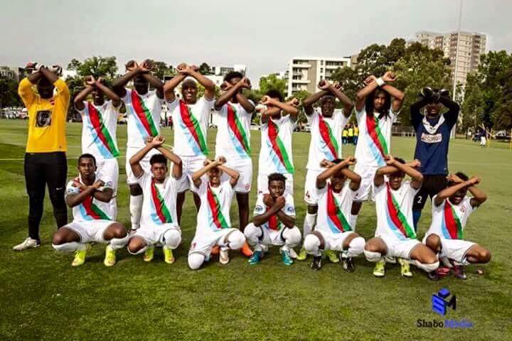 EriPrism's tweet photo. #Ethiopia remember this below. Eritrean Soccer Team in Australia showing solidarity with #OromoProtests in 2016. Extent to which #Eritrea people craved peace for #Ethiopia and beyond- stood and sacrificed that much for mutual and complementary gains in the #HoA. https://t.co/XSpJJEcwKz