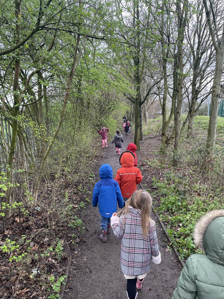 RecHiStPrimary's tweet image. Thank you to the PTA and the outdoor learning team for organising an Easter egg hunt yesterday. The rain didn’t stop us and the children had lots of fun. We enjoyed our chocolate lollies whilst watching Peter Rabbit as an end of term afternoon treat 🥰🥰 @HighStPrimary