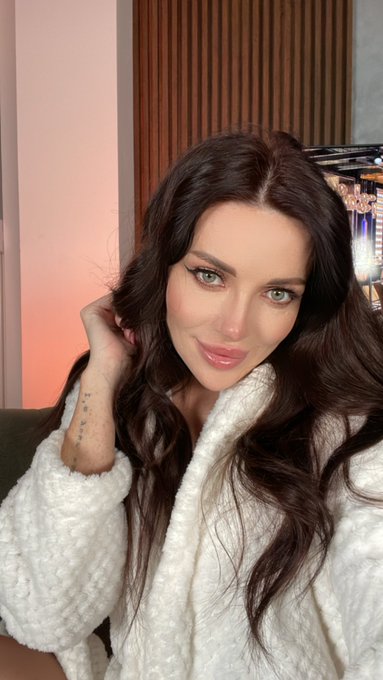 Good morning ☀️ #TwitterDown #TwitterBlue #milf #gm https://t.co/JFKvbwopBG<a href="/tag/twitterdown"class="tags">#TwitterDown</a><a href="/tag/twitterblue"class="tags">#TwitterBlue</a><a href="/tag/milf"class="tags">#milf</a><a href="/tag/gm"class="tags"><span>#gm</span></a>