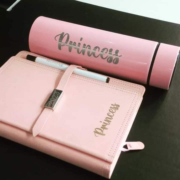muthoni_njakwe's tweet image. Surprise your loved one with a unique and thoughtful gift set💗

Comprises an executive Diary/Notebook, an LED thermo, &amp;amp; a pen- all in a beautifully packaged gift box.

We personalize them with the recipient's name or a special message.

Going for Ksh2,800

Whatsapp me 0715017200