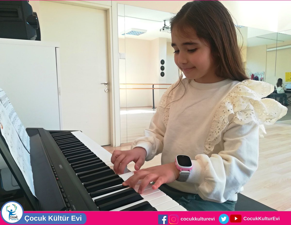 CocukKulturEvi's tweet photo. Mart ayı atölyelerimizden pek keyifli kareler🤗🥳🍀
#ÇocukKültürEvi #ÇanakkaleBelediyesi #ÇocukKültürEviAtölyeleri #AkılOyunları #Robotik #BireyselÇalgı #Ritim #Orkestra #Kütüphane #Sanat #Satranç #Ekoloji #ÖykülerleFelsefe #ModernDans #Neşeliİngilizce @ckalebelediye https://t.co/I23O5dCVTk